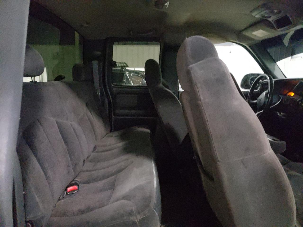 Photo 6 from auction – 2002 CHEVROLET SILVERADO with VIN 2GCEK19T921333114