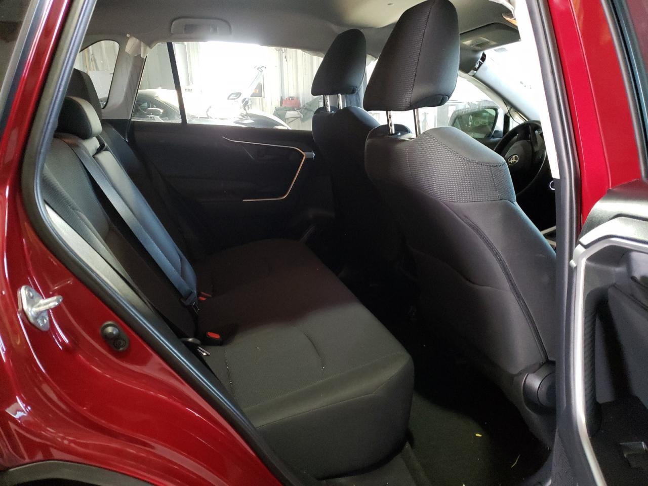 Photo 6 from auction – 2020 TOYOTA RAV4 LE with VIN 2T3F1RFV3LW092090