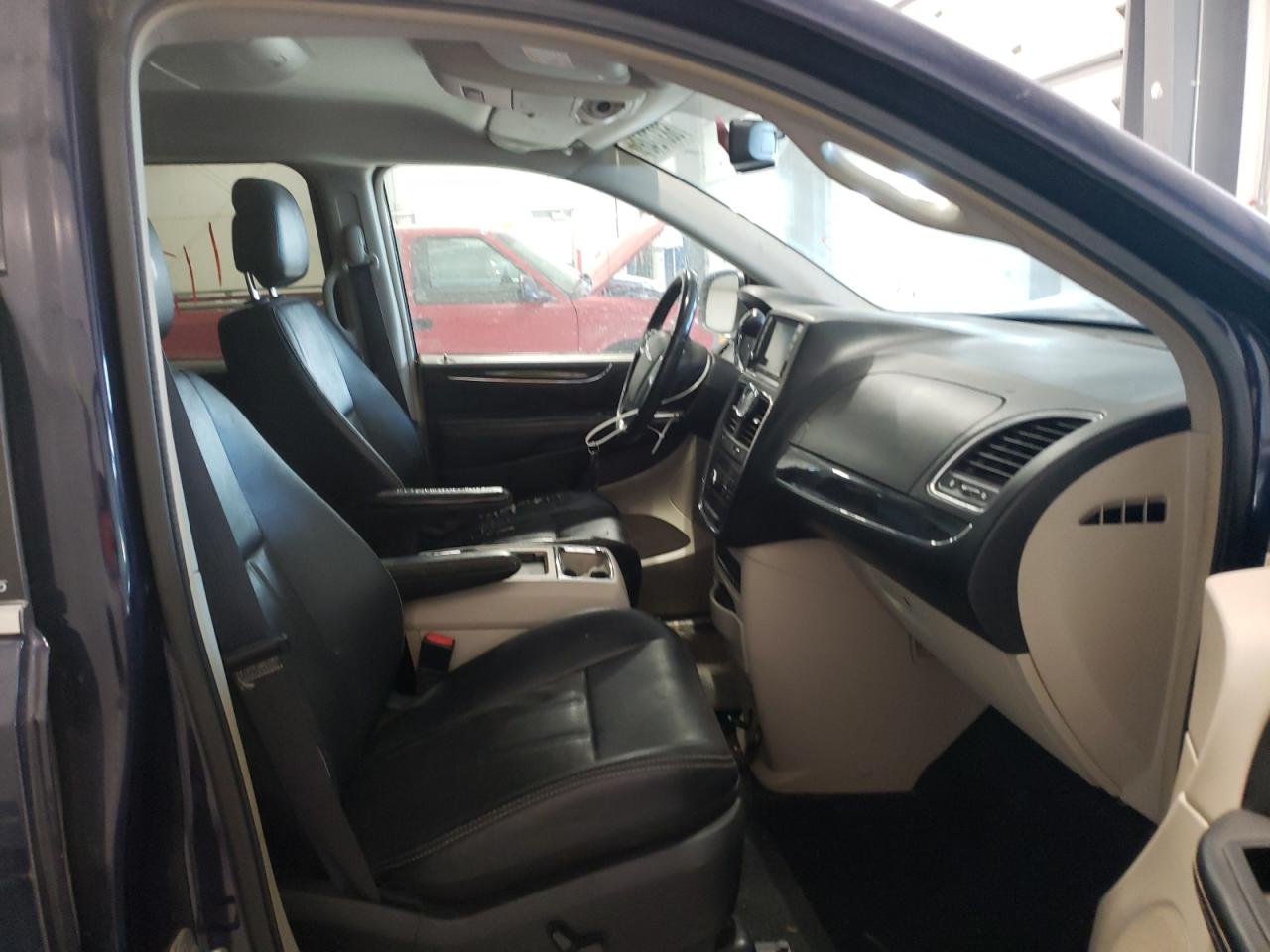 Photo 5 from auction – 2012 CHRYSLER TOWN & COU with VIN 2C4RC1BG8CR233519