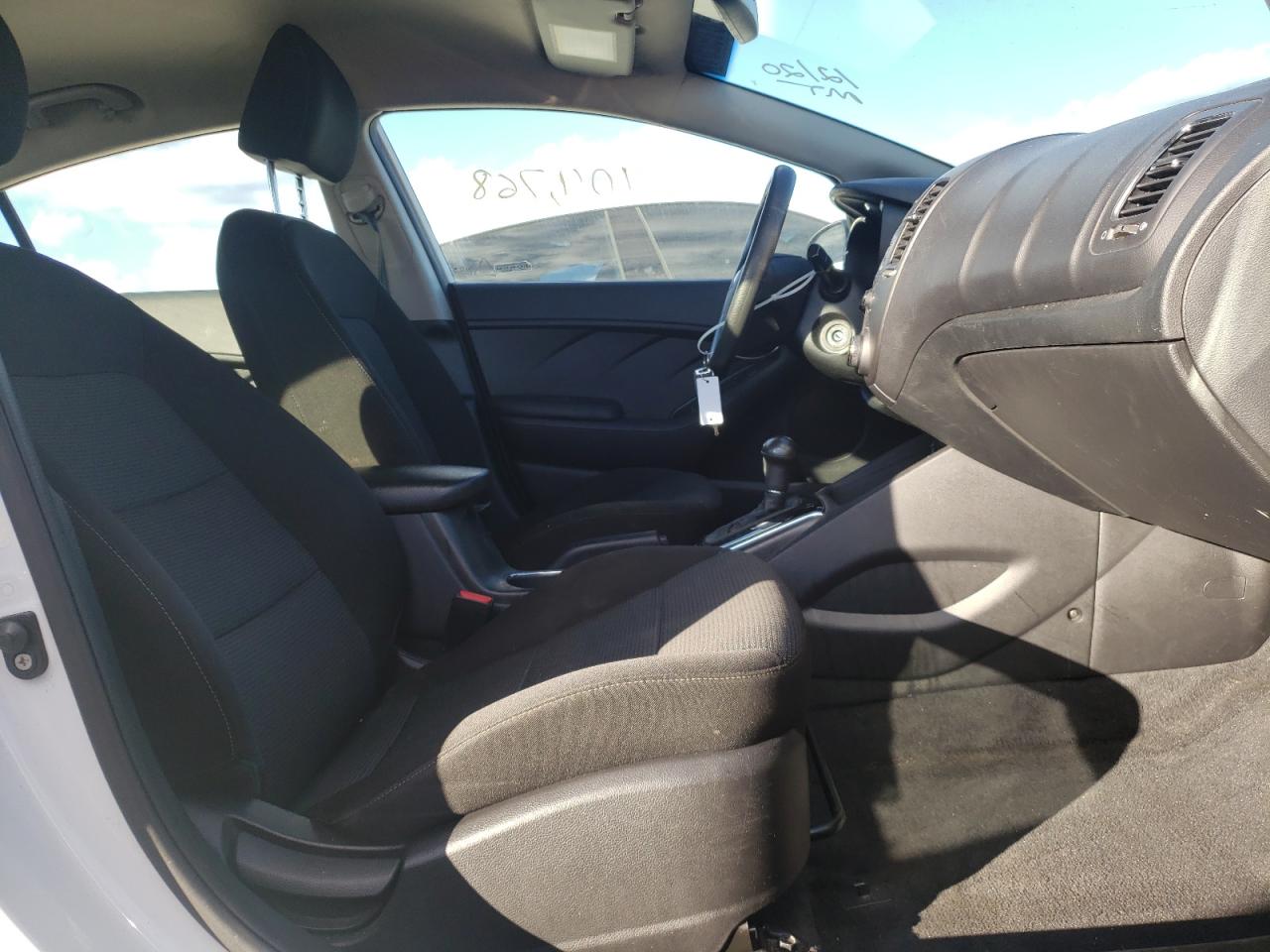 Photo 5 from auction – 2018 KIA FORTE LX with VIN 3KPFK4A75JE166482