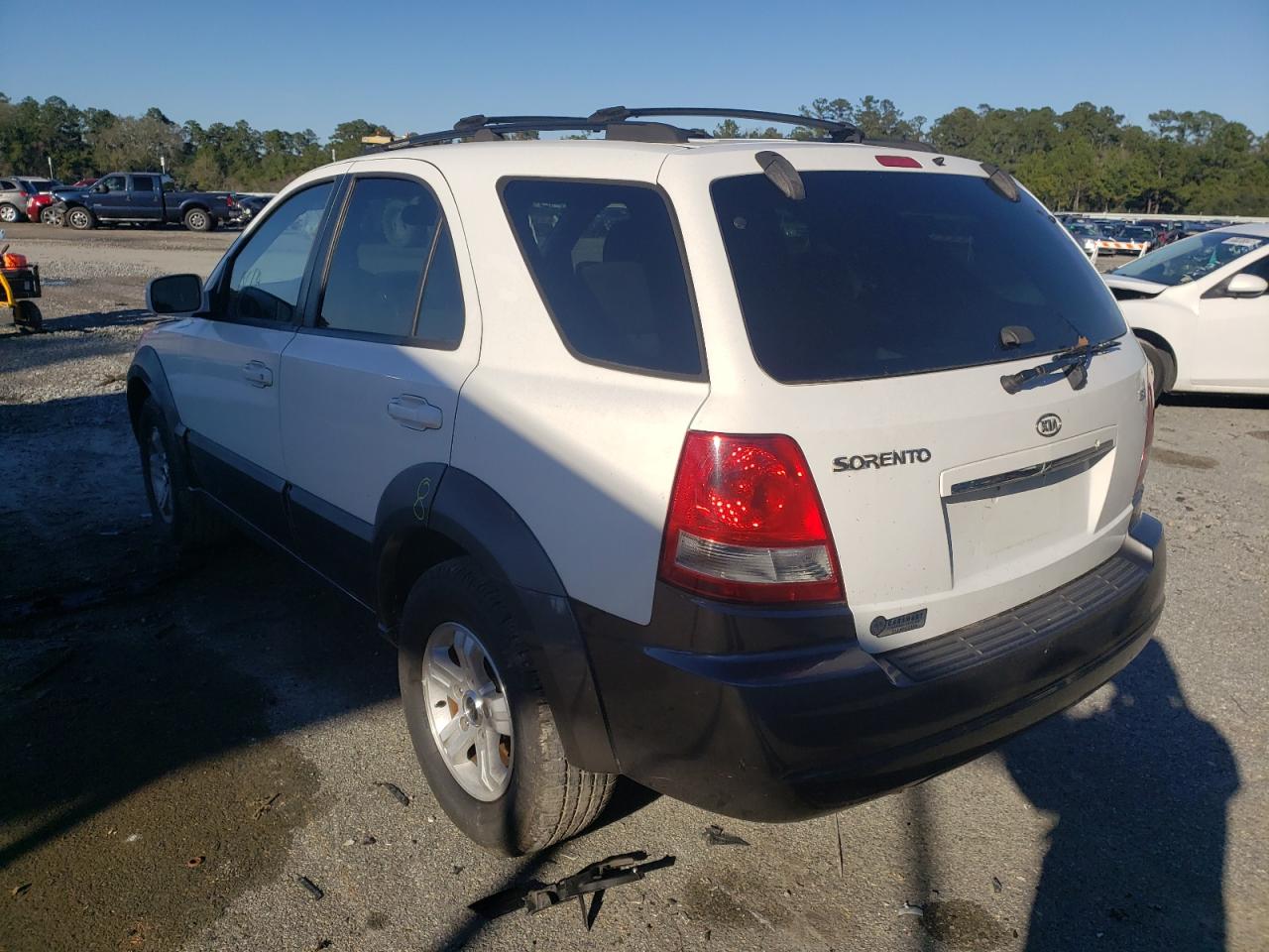 Photo 3 from auction – 2005 KIA SORENTO with VIN KNDJC733455404097