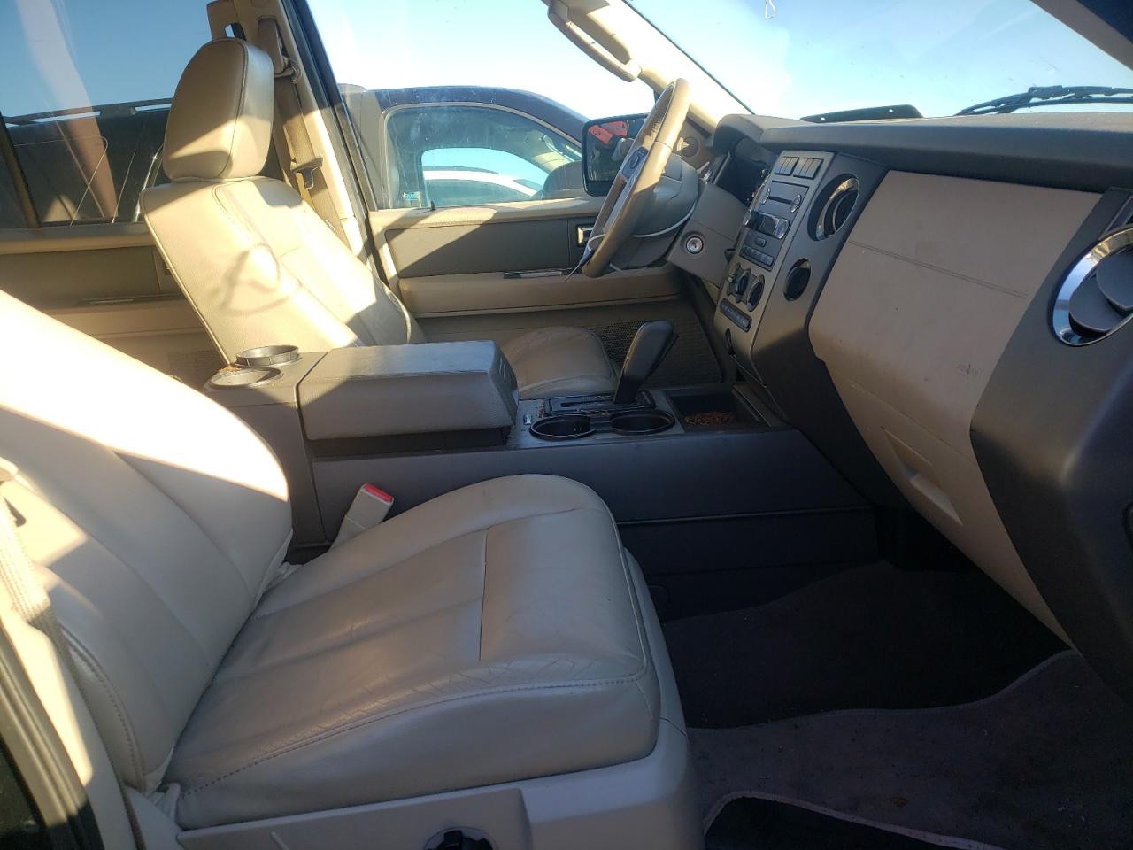 Zdjęcie 5 z aukcji – 2010 FORD EXPEDITION z VIN 1FMJU1F50AEB69565