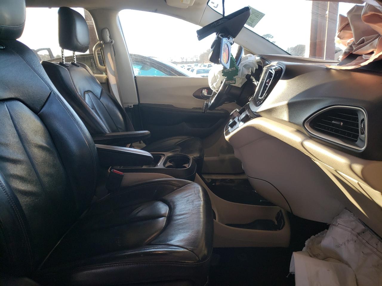 Photo 5 from auction – 2017 CHRYSLER PACIFICA T with VIN 2C4RC1BG1HR762981