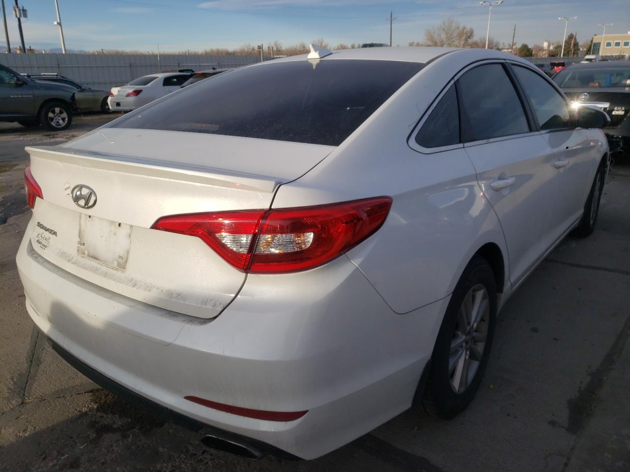 Photo 4 from auction – 2016 HYUNDAI SONATA SE with VIN 5NPE24AF0GH300323