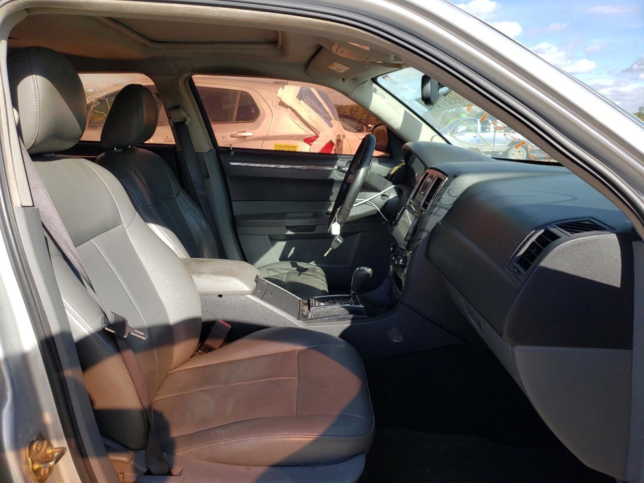 Photo 5 from auction – 2006 CHRYSLER 300 V8 with VIN 2C3AA53G75H156843