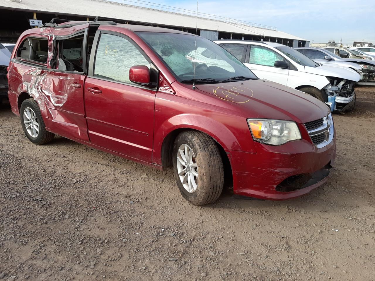 DODGE GRAND CARA 2015 with VIN 2C4RDGCG5FR631368 - Photo from auction