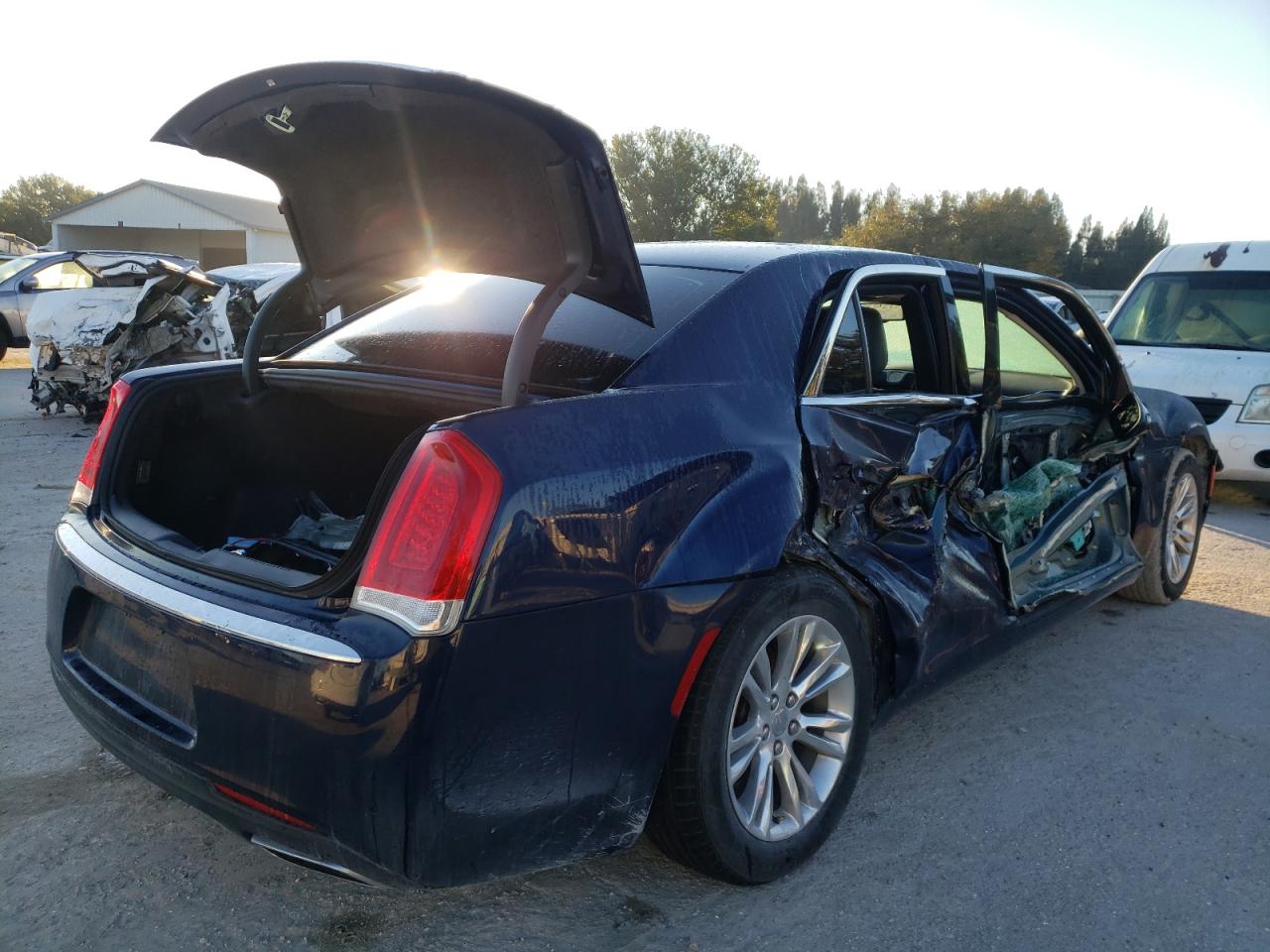 Photo 4 from auction – 2017 CHRYSLER 300C with VIN 2C3CCAEG0HH552111