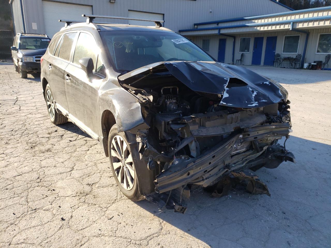SUBARU OUTBACK TO 2018 z numerem VIN 4S4BSATC8J3387682 - Zdjęcie z aukcji