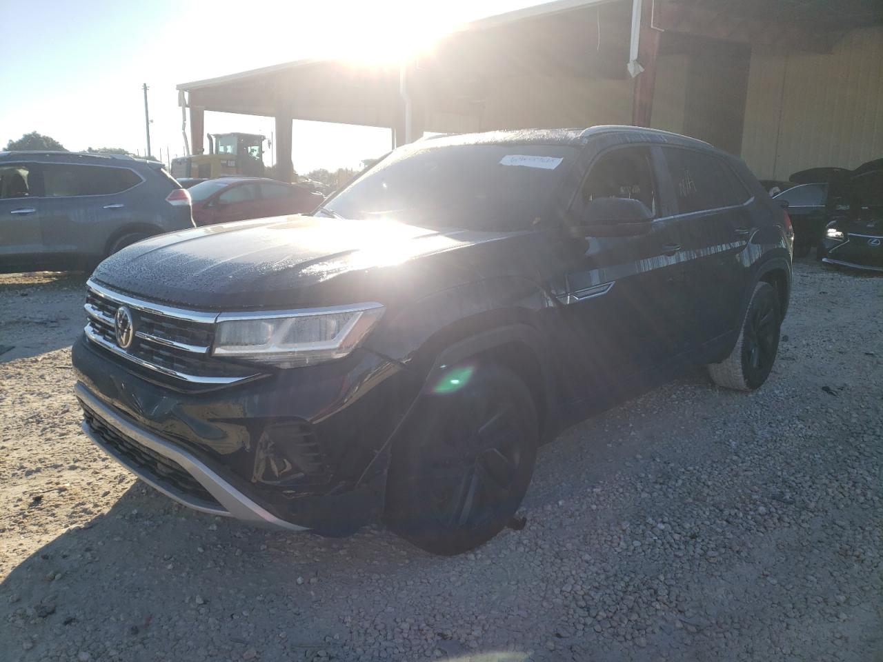 Photo 2 from auction – 2021 VOLKSWAGEN ATLAS CROS with VIN 1V2WE2CA3MC216911