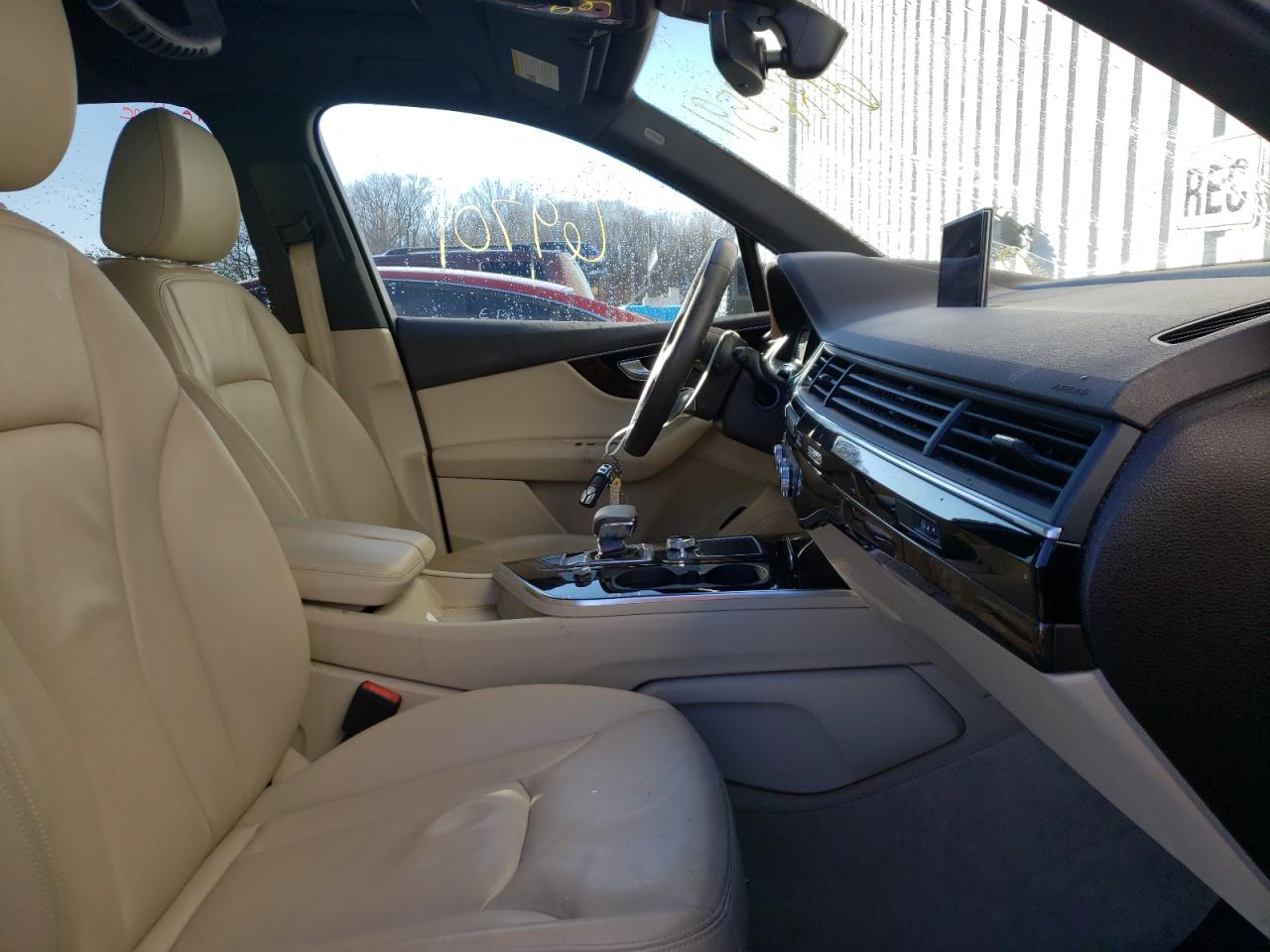 Photo 5 from auction – 2017 AUDI Q7 PREMIUM with VIN WA1LAAF72HD048179