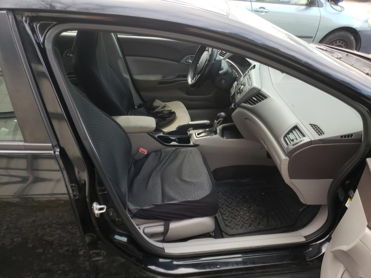 Photo 5 from auction – 2012 HONDA CIVIC LX with VIN 2HGFB2F50CH588356