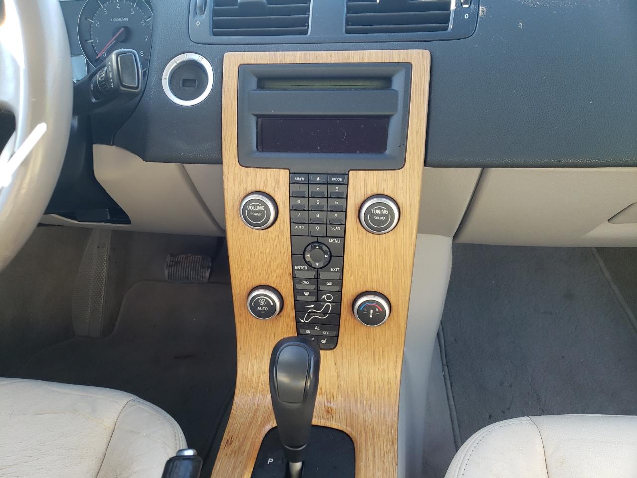 Photo 9 from auction – 2008 VOLVO C70 T5 with VIN YV1MC67298J042038