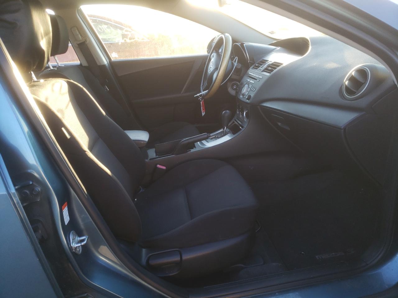 Photo 5 from auction – 2011 MAZDA 3 I with VIN JM1BL1UF4B1431524
