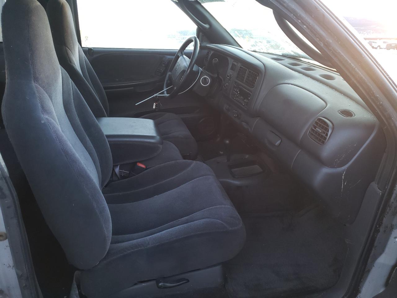 Photo 5 from auction – 2000 DODGE DAKOTA with VIN 1B7GG22N6YS631950