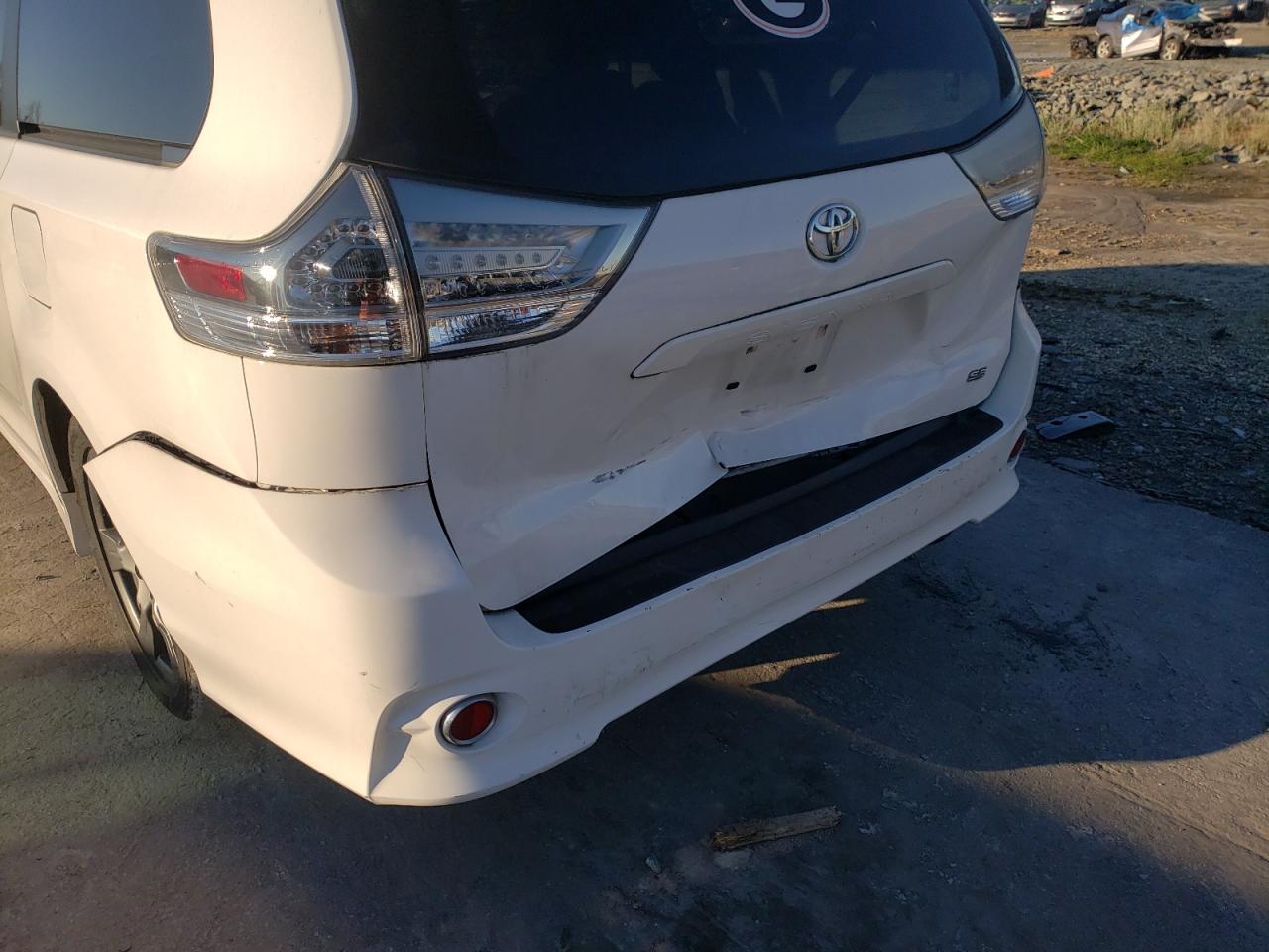 Photo 9 from auction – 2017 TOYOTA SIENNA SE with VIN 5TDXZ3DC5HS818536