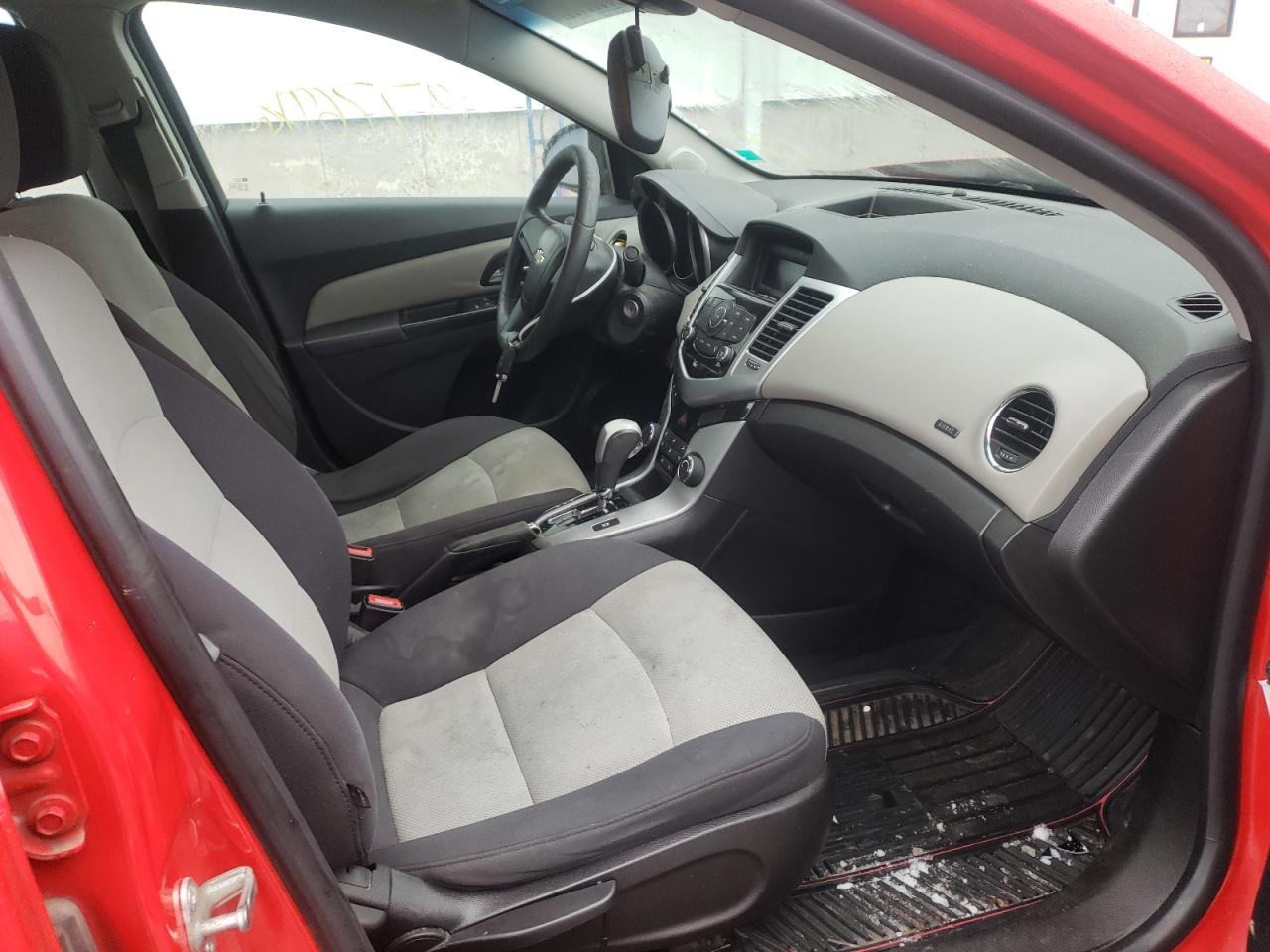 Photo 5 from auction – 2014 CHEVROLET CRUZE LS with VIN 1G1PL5SH4E7135138