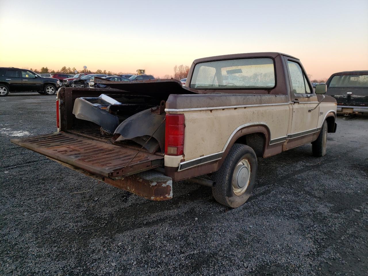 Photo 4 from auction – 1983 FORD F150 with VIN 1FTDF15Y2DNA13281