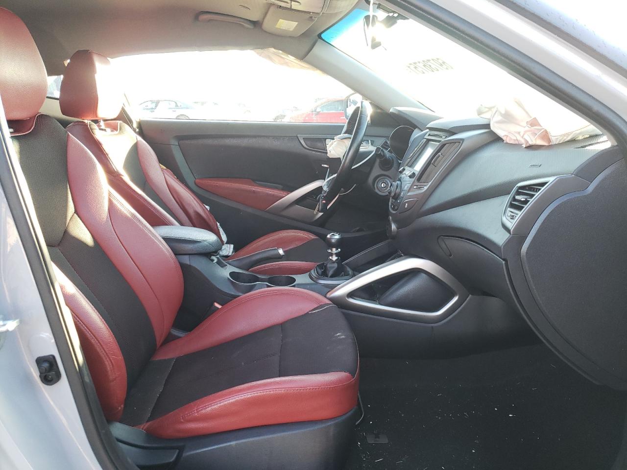 Photo 5 from auction – 2014 HYUNDAI VELOSTER T with VIN KMHTC6AE5EU199026