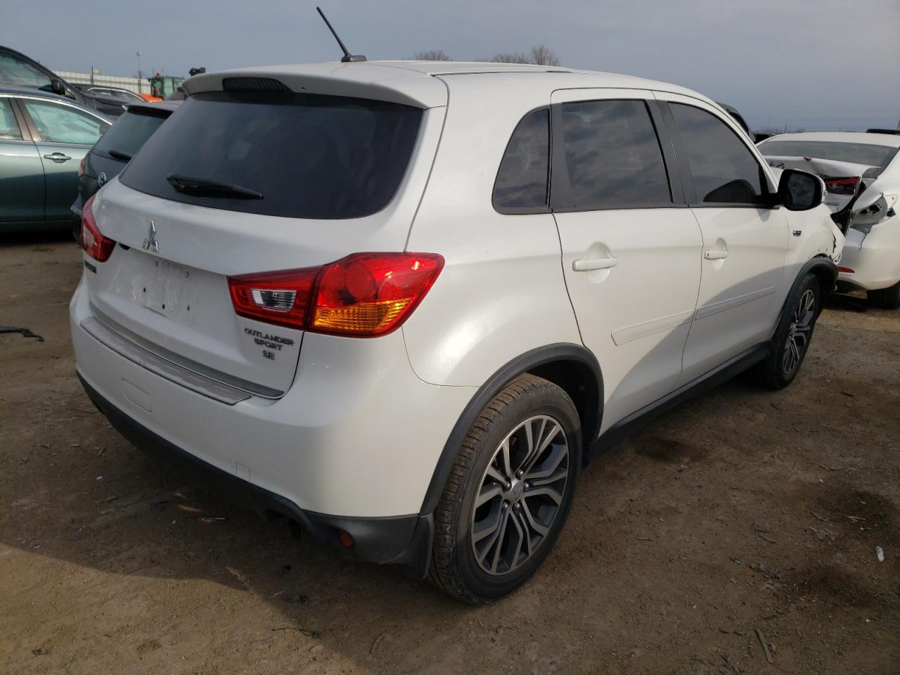 Photo 4 from auction – 2016 MITSUBISHI OUTLANDER with VIN JA4AP3AW1GZ042780