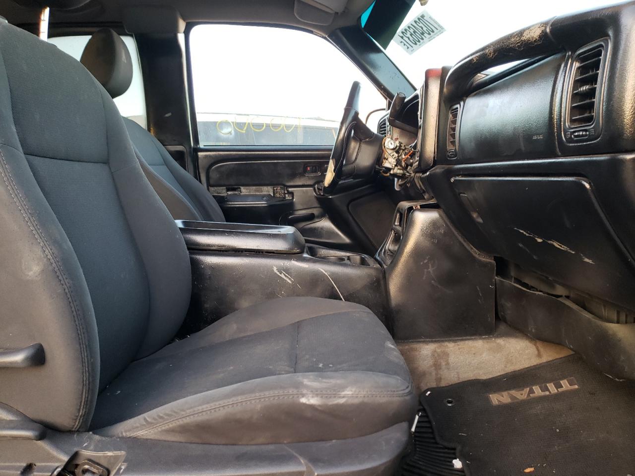Photo 5 from auction – 2000 CHEVROLET SILVERADO with VIN 1GCEK19T4YE383099