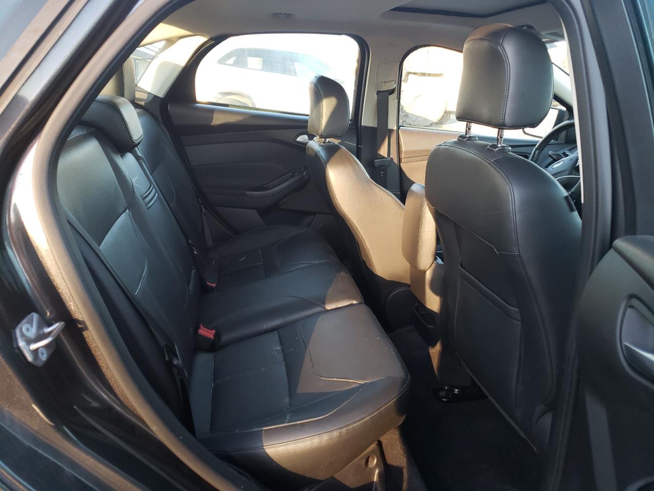 Photo 6 from auction – 2015 FORD FOCUS SE with VIN 1FADP3F27FL297871