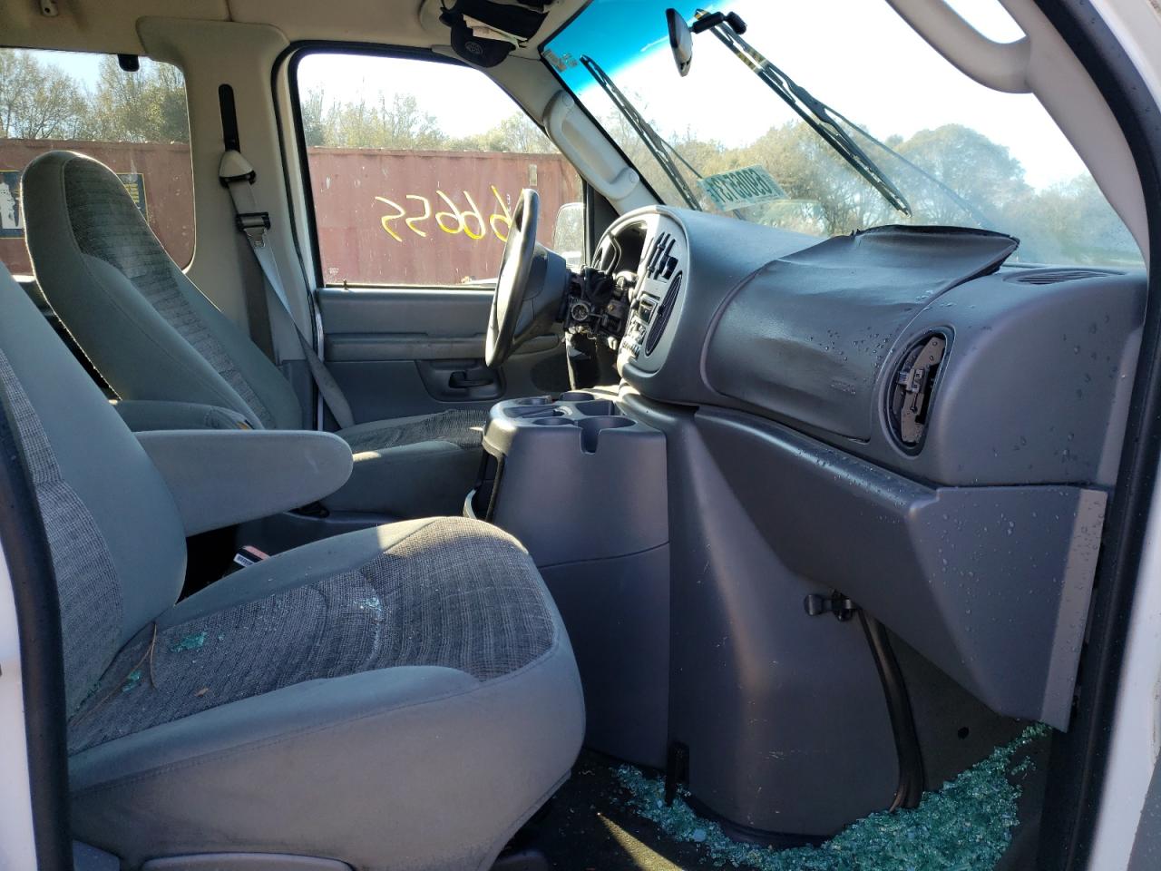 Photo 5 from auction – 2003 FORD ECONOLINE with VIN 1FBSS31L33HB00522