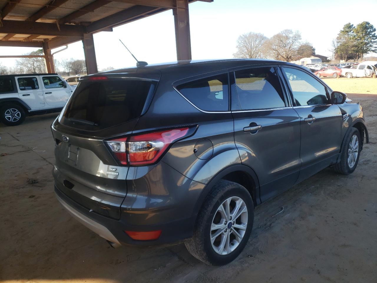Photo 4 from auction – 2017 FORD ESCAPE SE with VIN 1FMCU0GD3HUB95215