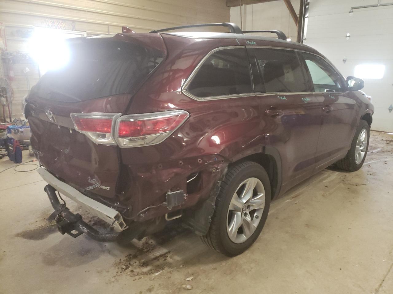 Photo 4 from auction – 2016 TOYOTA HIGHLANDER with VIN 5TDDKRFH8GS330862