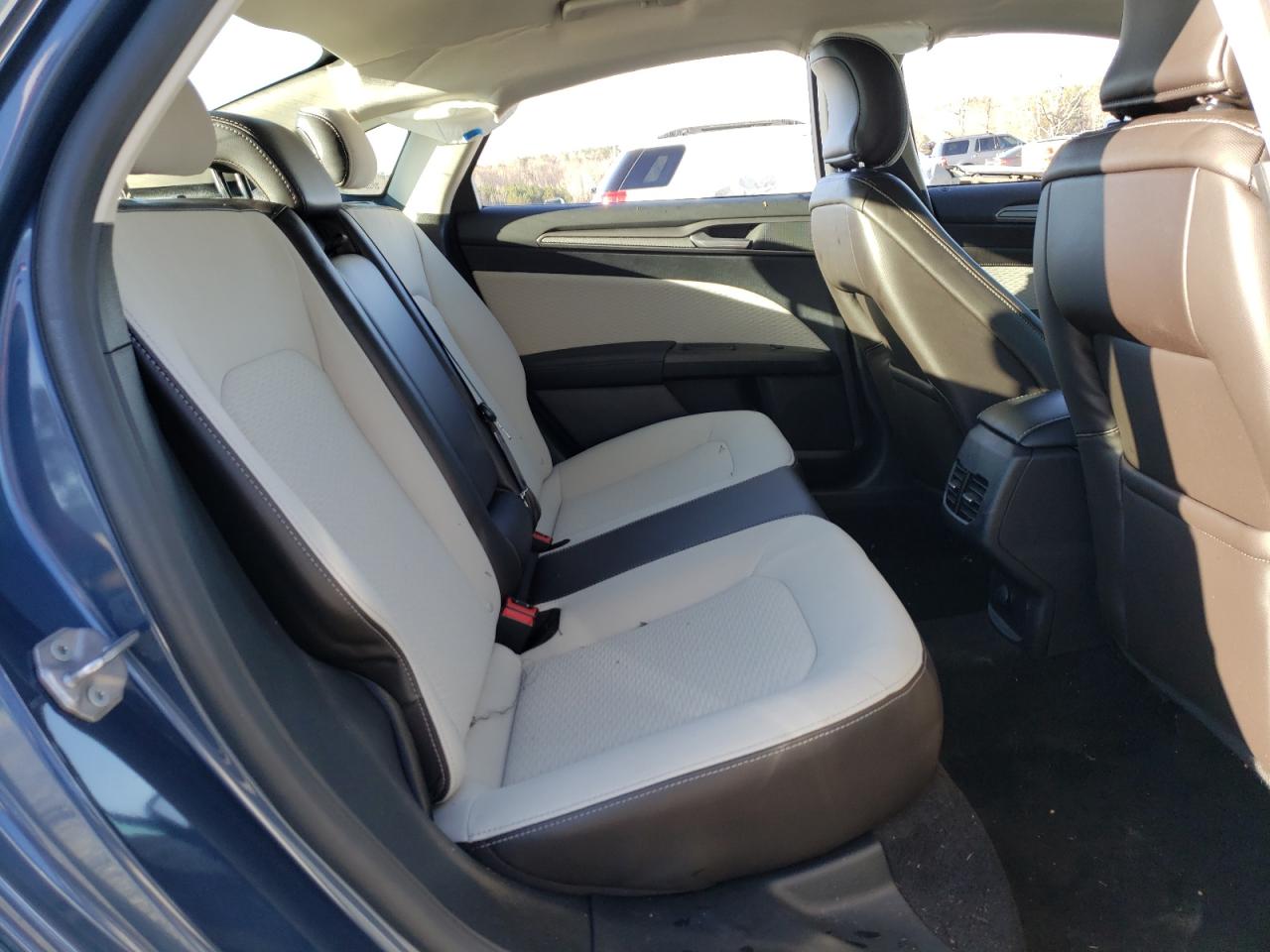 Photo 6 from auction – 2019 FORD FUSION SE with VIN 3FA6P0HD1KR246254