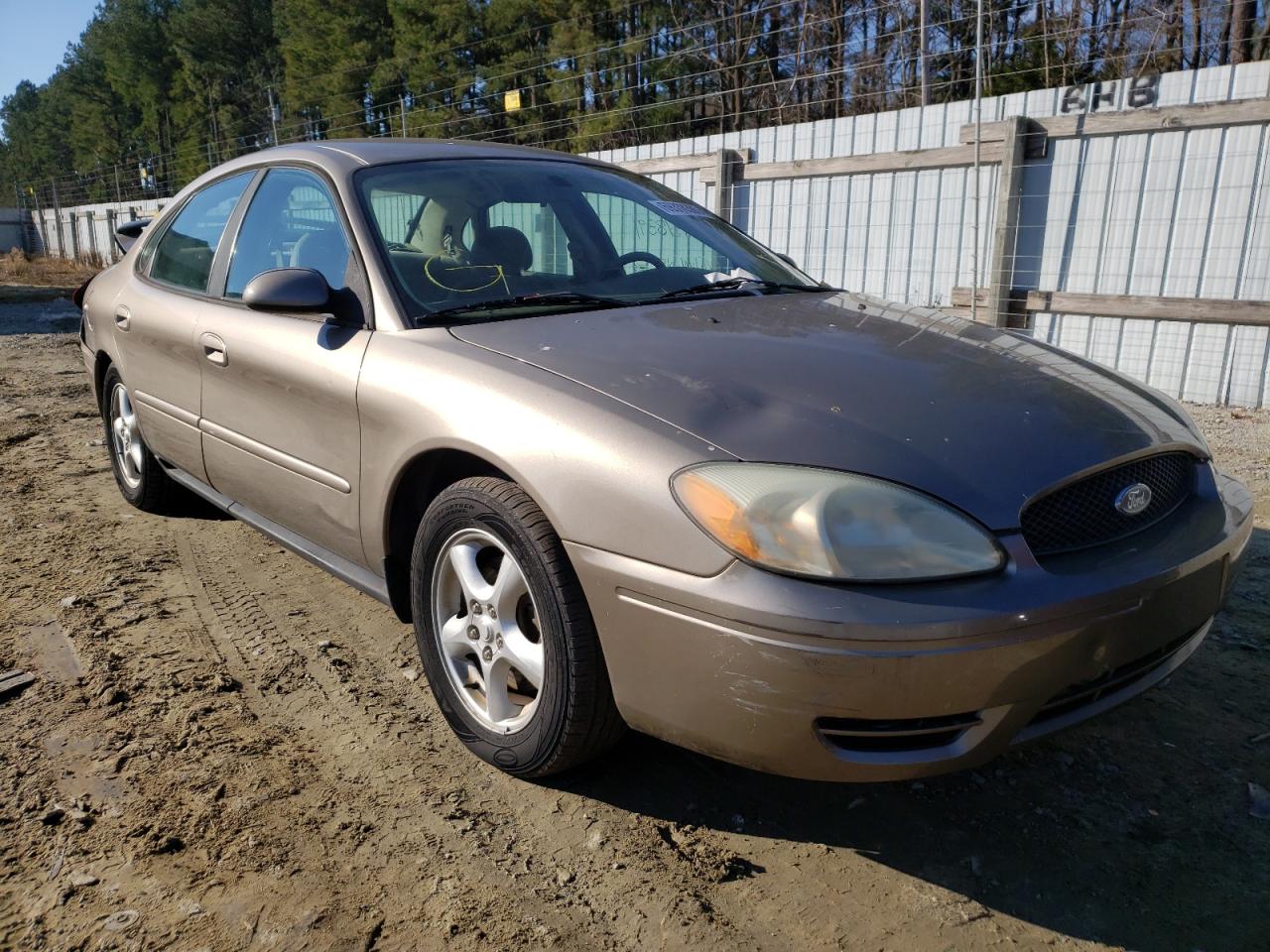 FORD TAURUS SE 2004 with VIN 1FAFP53U84G105910 - Photo from auction