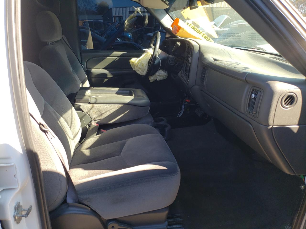 Photo 5 from auction – 2006 GMC NEW SIERRA with VIN 2GTEK13T261194345