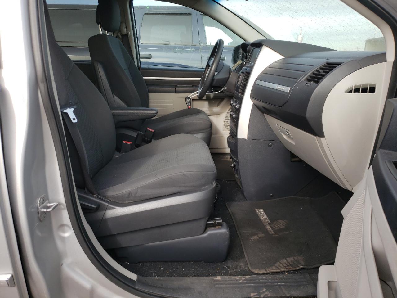 Photo 5 from auction – 2010 DODGE GRAND CARA with VIN 2D4RN4DE0AR327773