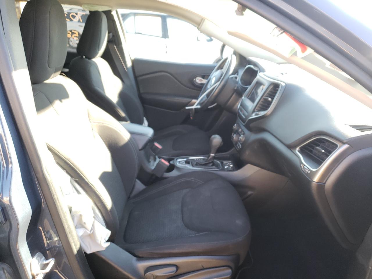 Photo 5 from auction – 2019 JEEP CHEROKEE L with VIN 1C4PJLCB5KD469588