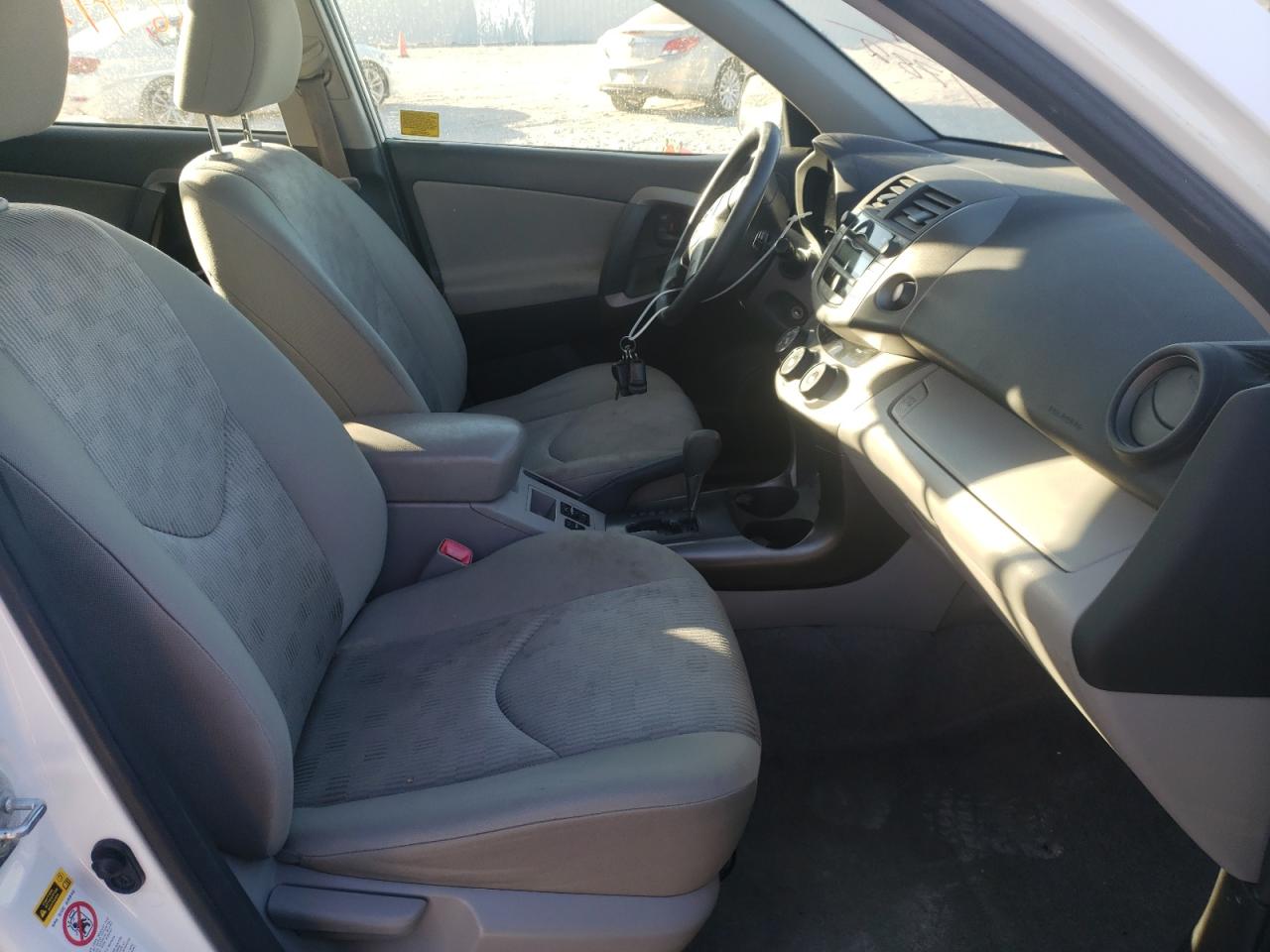 Photo 5 from auction – 2010 TOYOTA RAV4 with VIN JTMBF4DV4A5021782