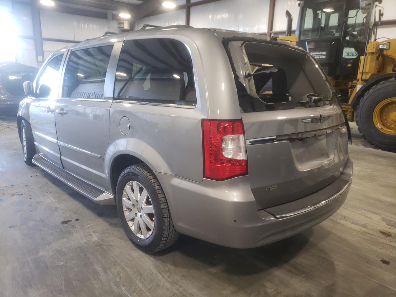 Photo 3 from auction – 2013 CHRYSLER TOWN & COU with VIN 2C4RC1BG7DR820974