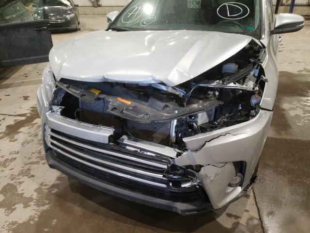 Photo 9 from auction – 2018 TOYOTA HIGHLANDER with VIN 5TDJZRFH5JS556427