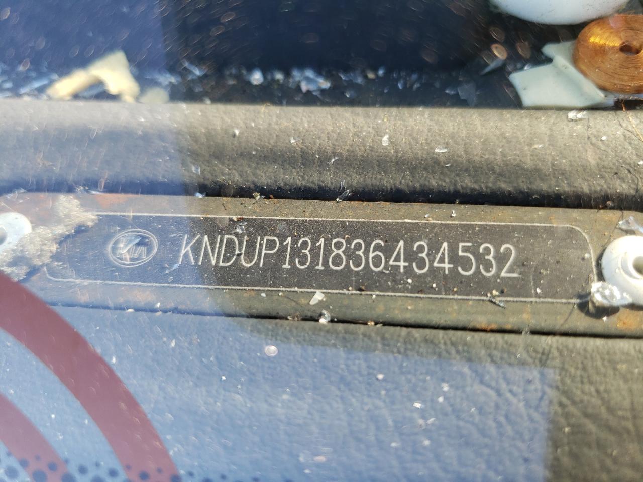 Photo 10 from auction – 2003 KIA SEDONA EX with VIN KNDUP131836434532