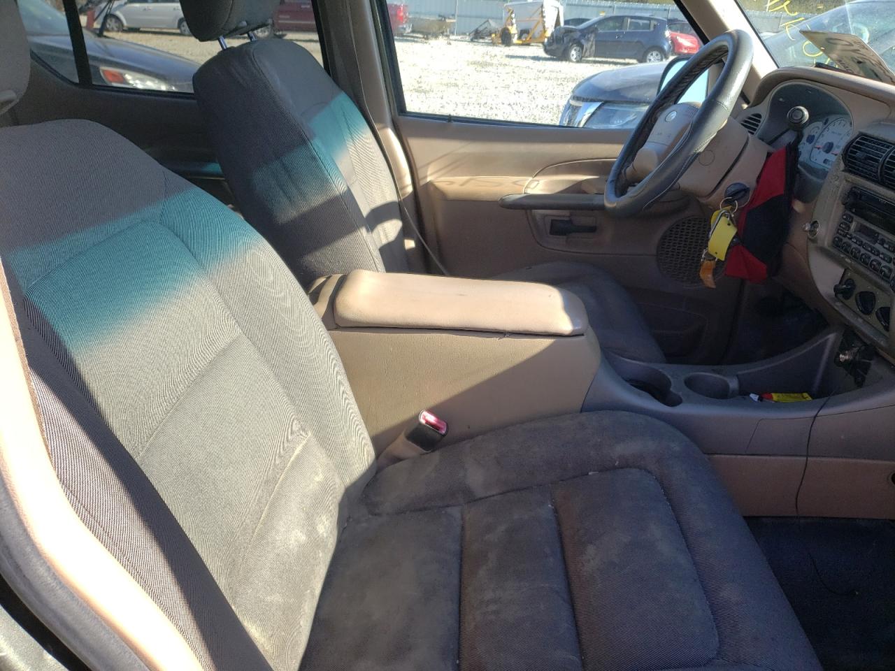 Photo 5 from auction – 2002 FORD EXPLORER S with VIN 1FMZU67E72UB65762