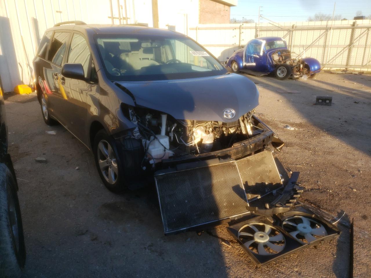 TOYOTA SIENNA LE 2017 with VIN 5TDKZ3DC6HS788375 - Photo from auction