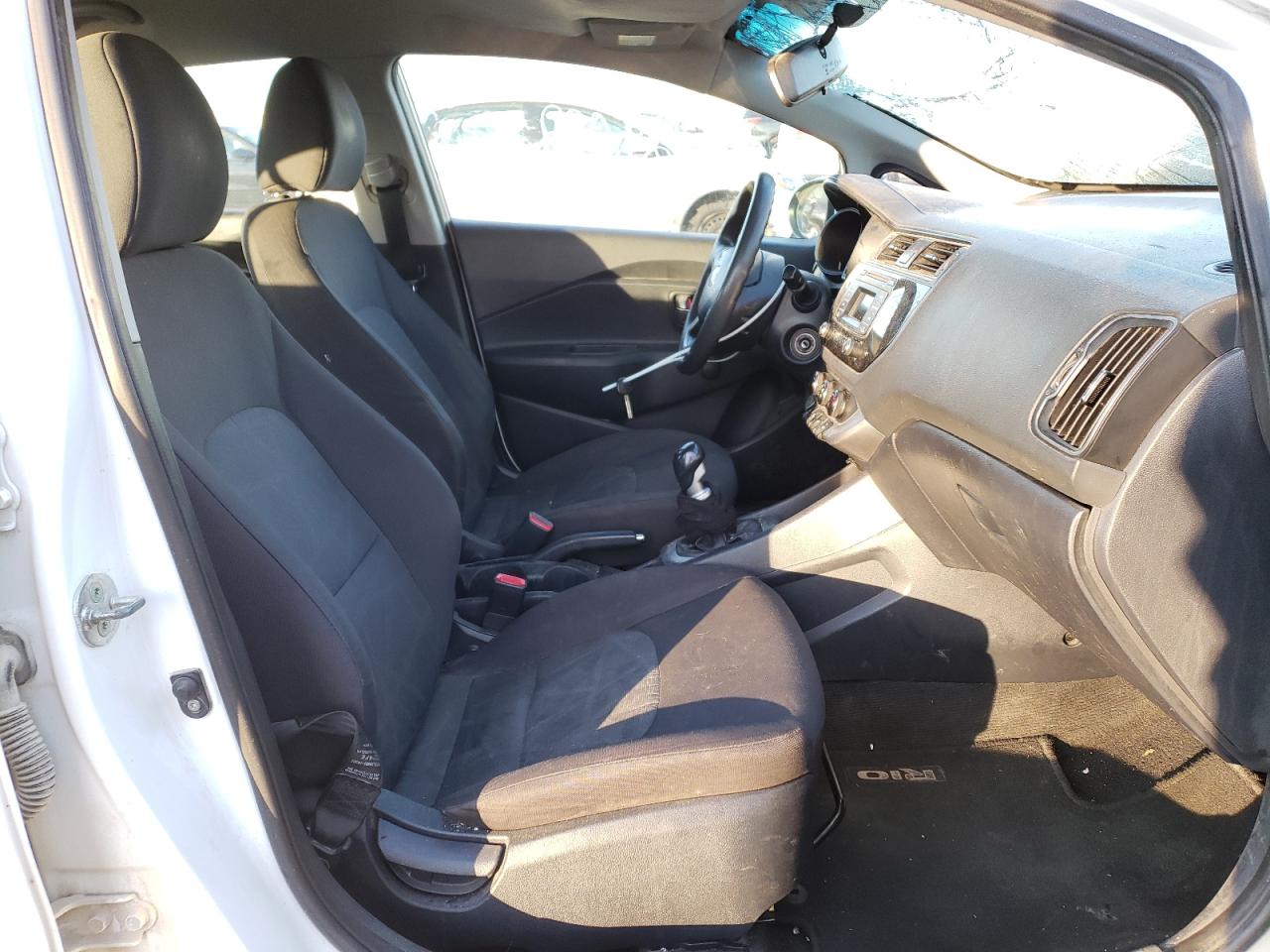 Photo 5 from auction – 2016 KIA RIO LX with VIN KNADM4A38G6585100