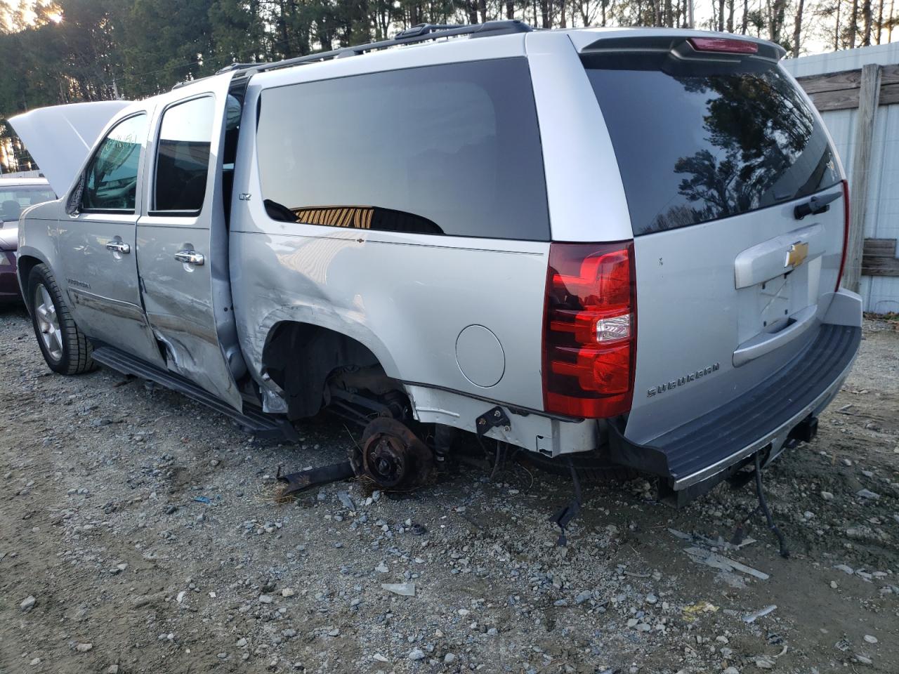 Photo 3 from auction – 2014 CHEVROLET SUBURBAN K with VIN 1GNSKKE71ER144476
