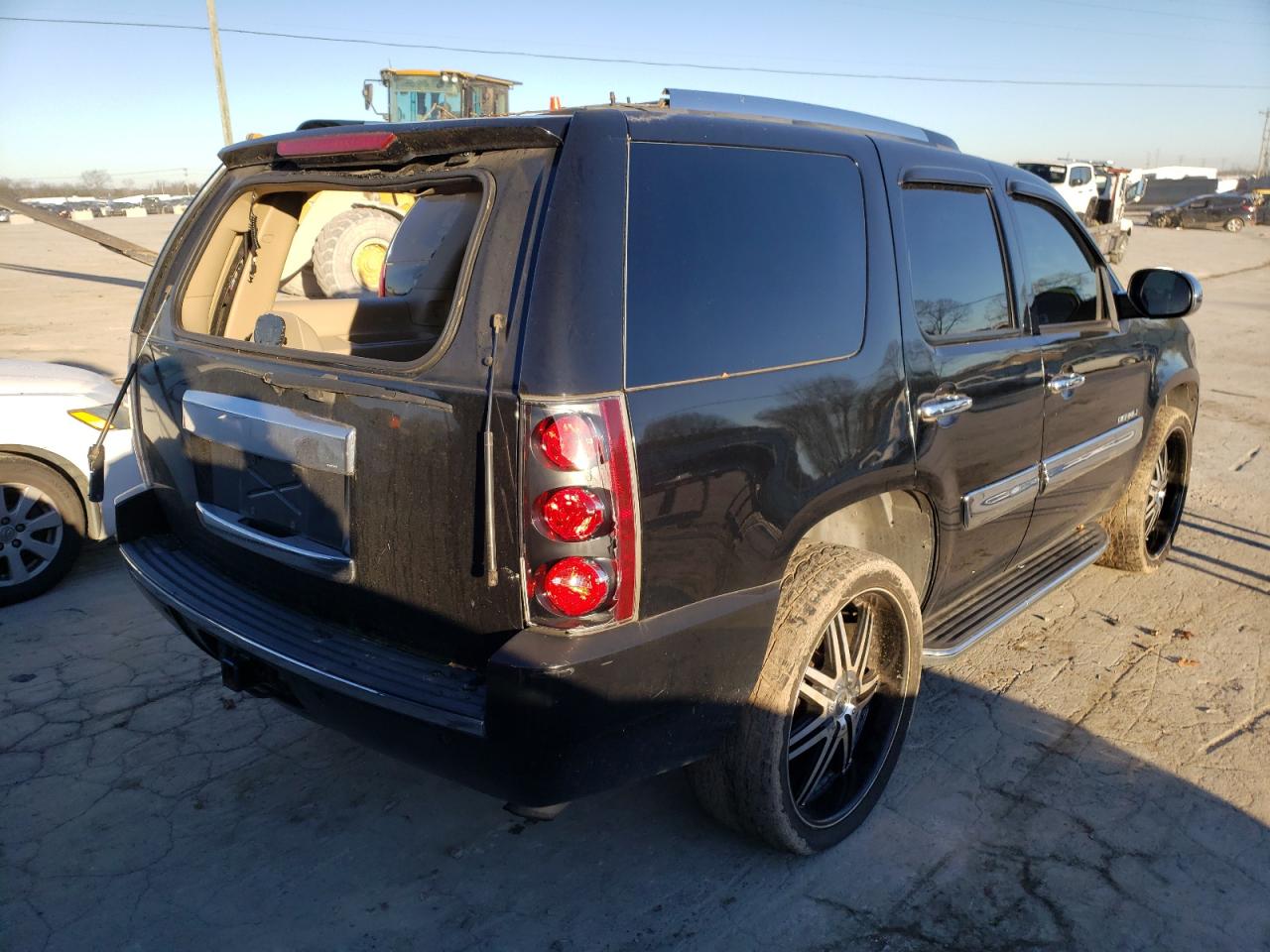 Photo 4 from auction – 2007 GMC YUKON DENA with VIN 1GKFK63817J155108