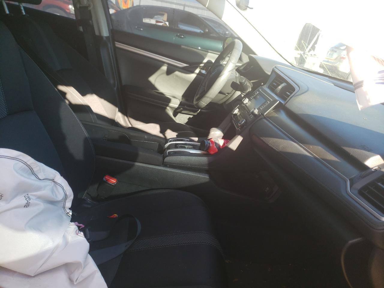 Photo 5 from auction – 2019 HONDA CIVIC LX with VIN 19XFC2F67KE019275
