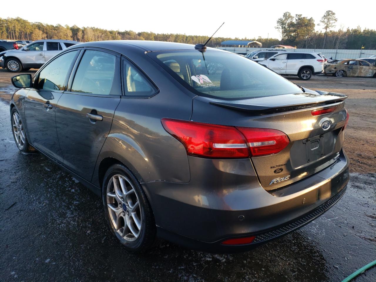 Photo 3 from auction – 2015 FORD FOCUS SE with VIN 1FADP3F27FL297871
