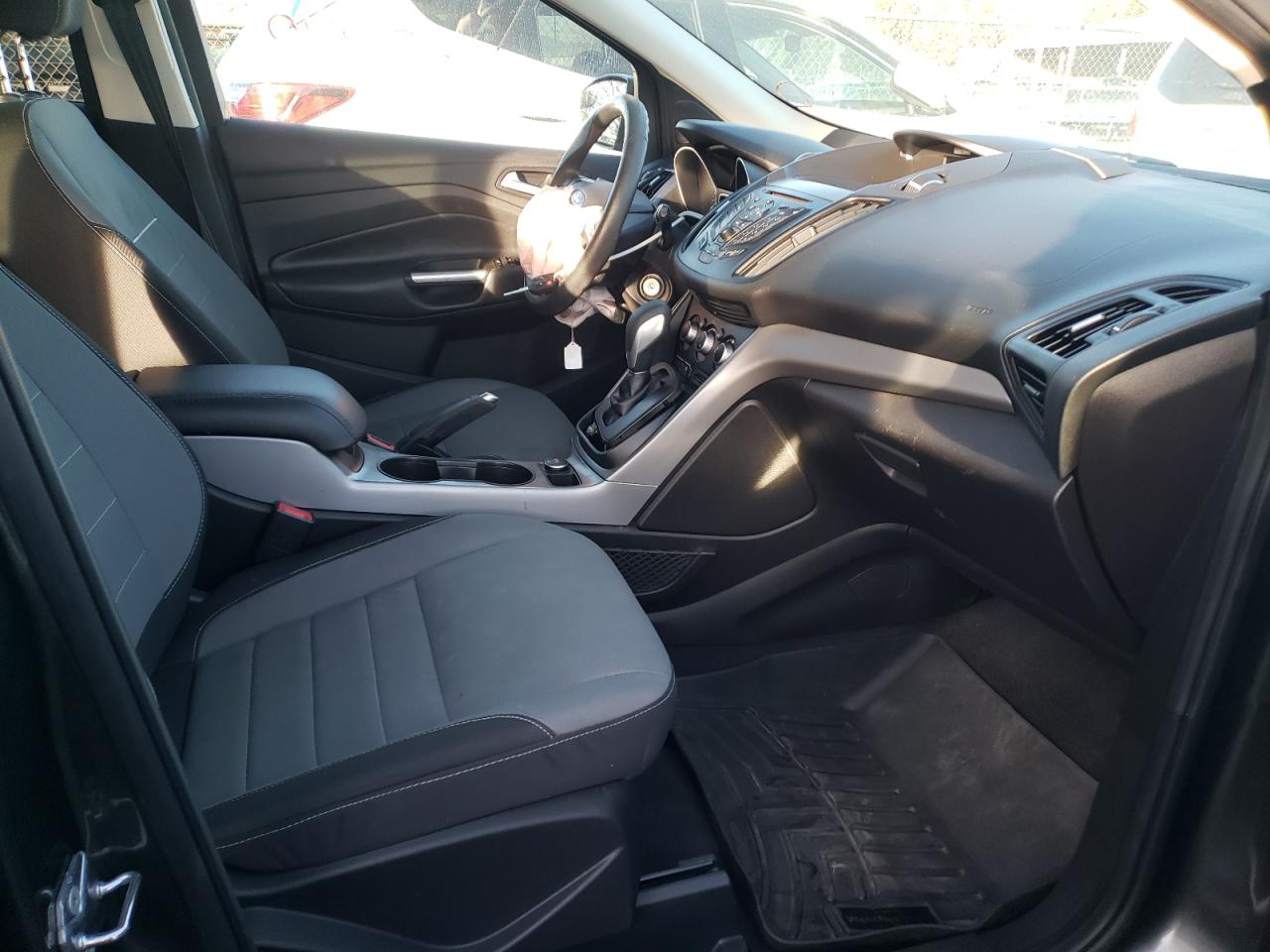 Photo 5 from auction – 2015 FORD ESCAPE SE with VIN 1FMCU9GX1FUA39413