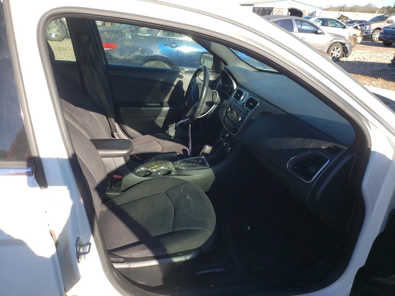 Photo 5 from auction – 2013 CHRYSLER 200 TOURIN with VIN 1C3CCBBG8DN531941