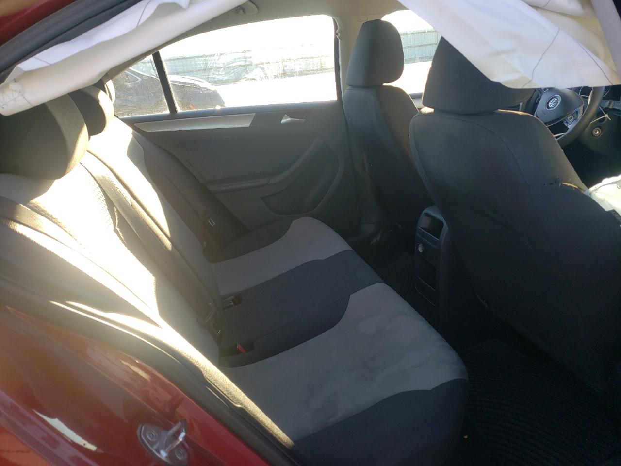 Photo 6 from auction – 2017 VOLKSWAGEN JETTA S with VIN 3VW2B7AJ2HM232625