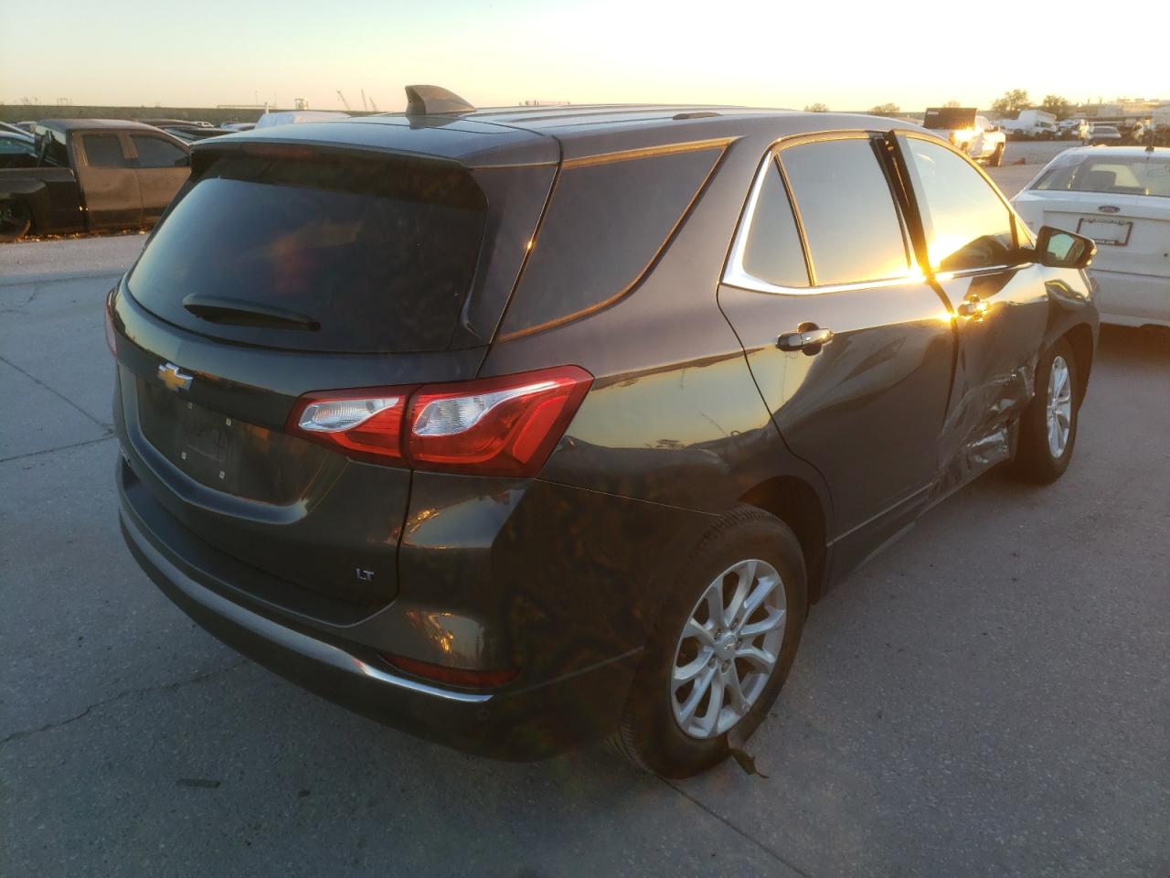Photo 4 from auction – 2018 CHEVROLET EQUINOX LT with VIN 2GNAXJEV1J6157868