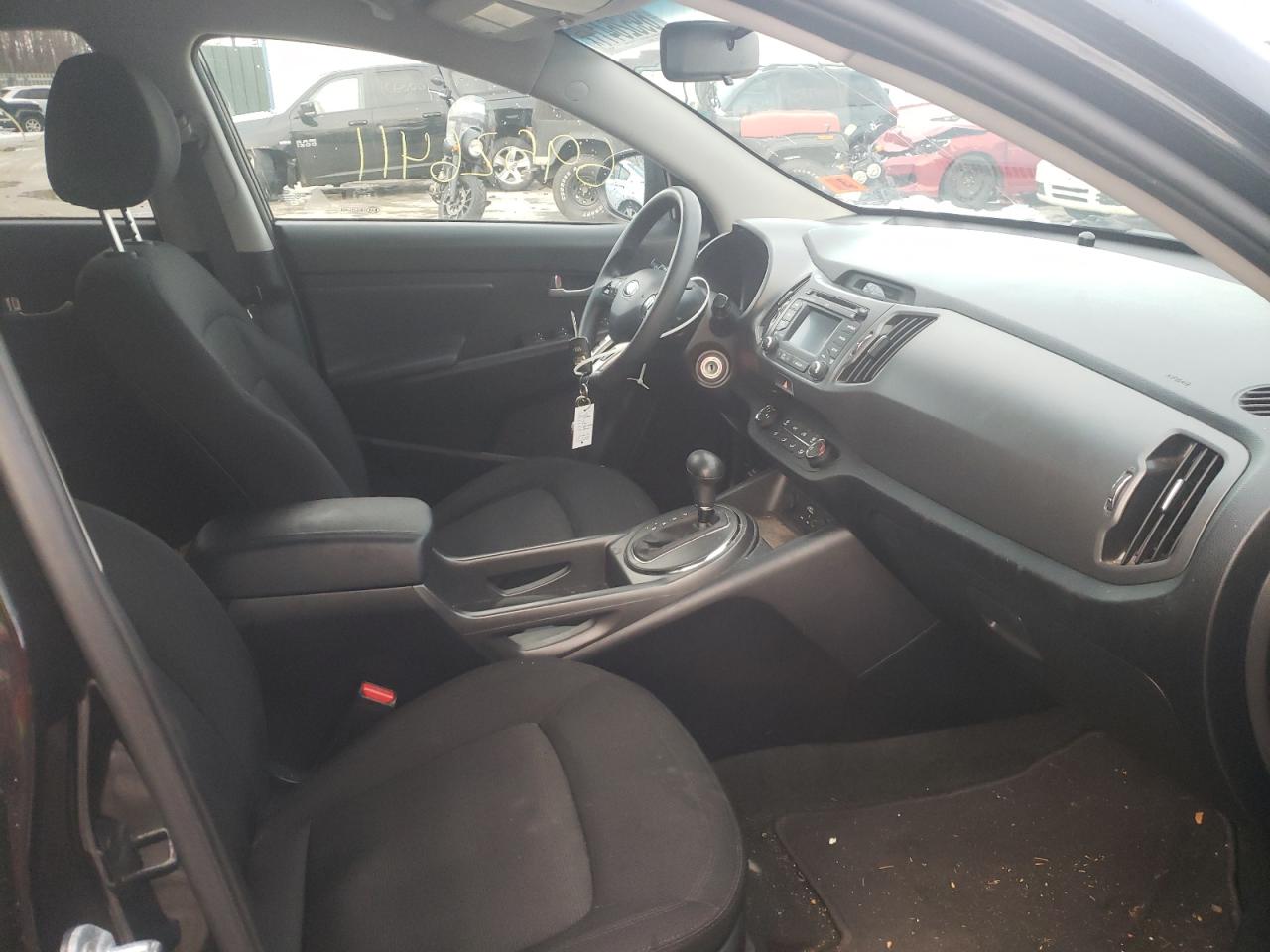Photo 5 from auction – 2013 KIA SPORTAGE L with VIN KNDPBCA2XD7377653