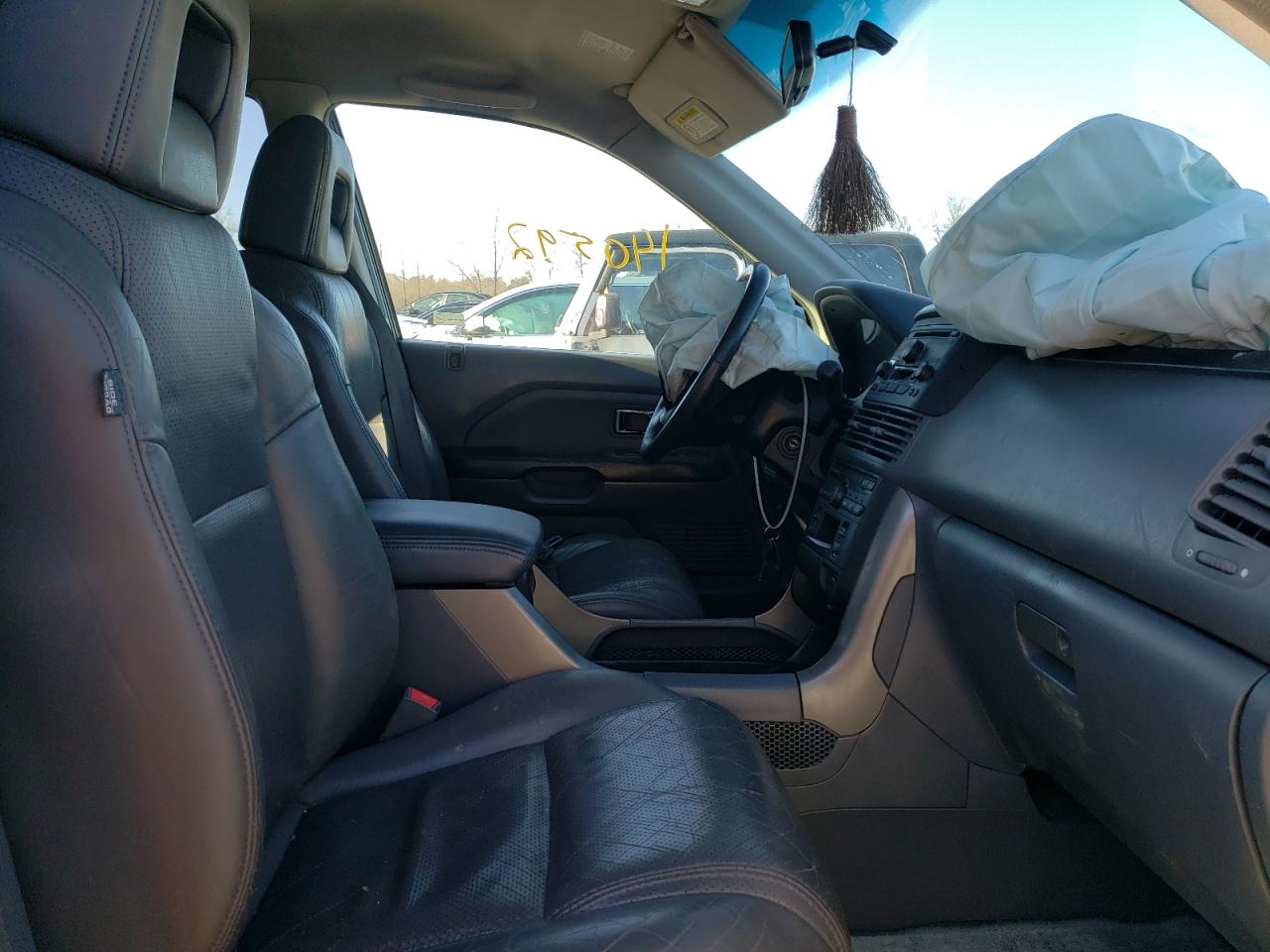 Photo 5 from auction – 2004 HONDA PILOT EXL with VIN 2HKYF18554H529539
